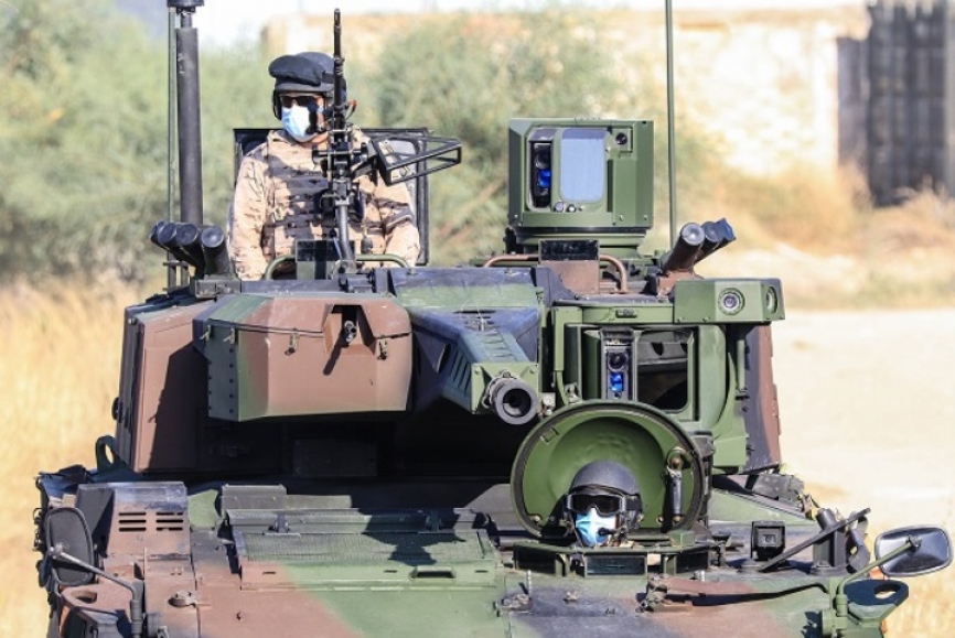 Detalle de la torre Rheinmetall Lance del “Piranha” IIIC de reconocimiento, cuenta con un espectacular armamento, un cañón Mauser de 30 mm. (MK 30-2/ABM) y dos ametralladoras medias de 7,62 mm. (foto Rubén Galindo)