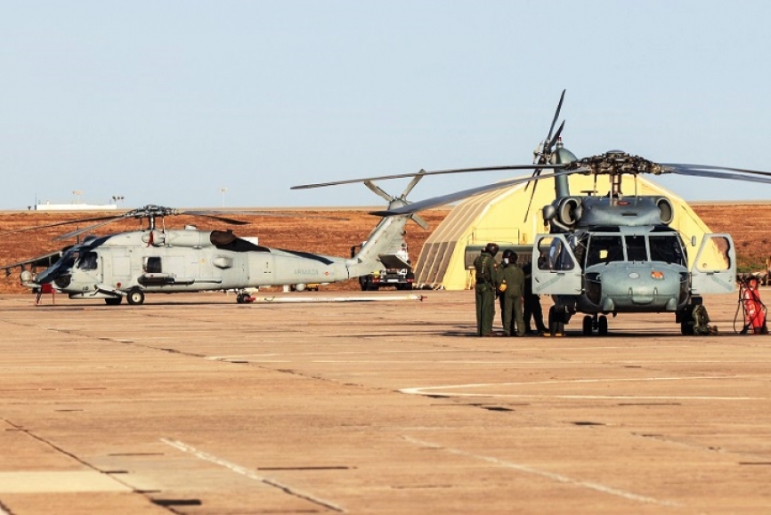 En primer plano un SH-60F de la Quinta Escuadrilla, detrás se ve un SH-60B de la Décima Escuadrilla. ((Fotos de Rubén Galindo Verdugo, textos Julio Maíz))