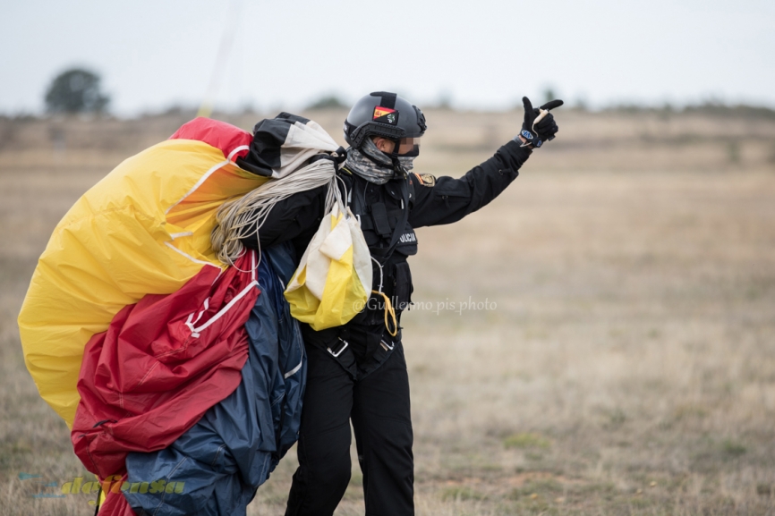 Cambios de impresiones y anécdotas una vez en tierra, mientras yo desembarco, sube otra rotación. Aquí no se desaprovecha ni un minuto de vuelo.