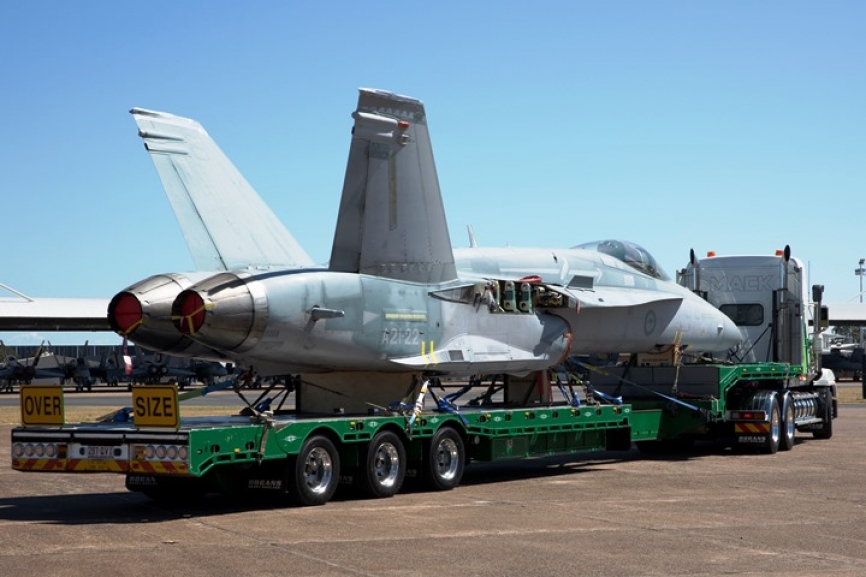 Cuando veas las barbas de tu vecino remojar…. ¿tendrá un hueco en nuestro maravilloso Museo del Aire uno de los EF-18 destinados en Gando para disfrute de los que amamos a nuestras FAS?...esperemos que sí. (Fotografías Commonwealth of Australia).