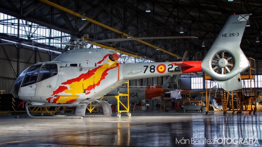 A pesar de haber sido fabricados por la división de helicópteros de Airbus, los experimentados mecánicos de la Base Aérea de Armilla realizan toda la labor de mantenimiento y actualización en la propia Base, con el consiguiente ahorro económico y el aumento del tiempo efectivo de uso de los aparatos.
