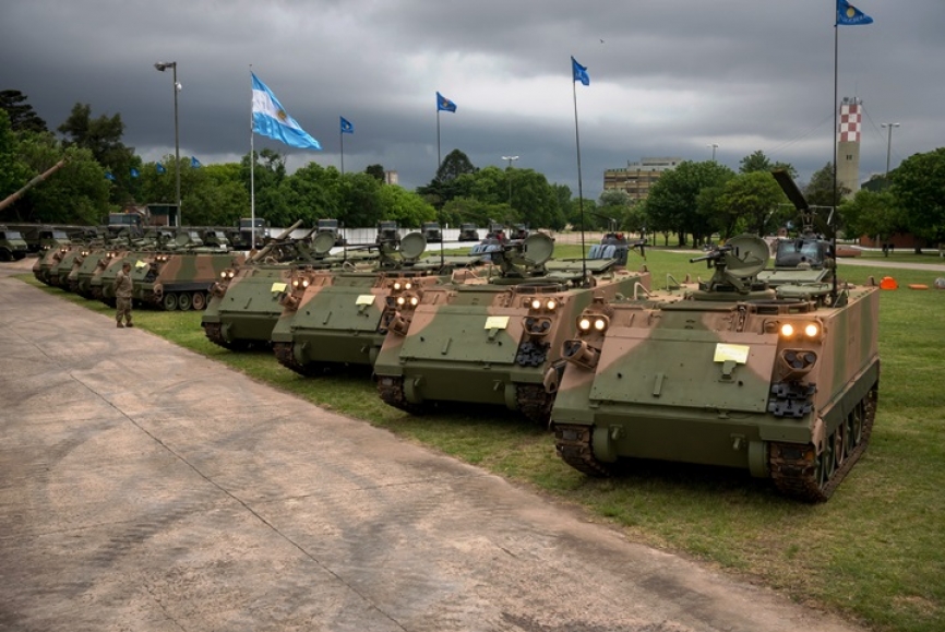 Los carriers M-113 siempre están presentes en estas ceremonias, son muchos a actualizar.