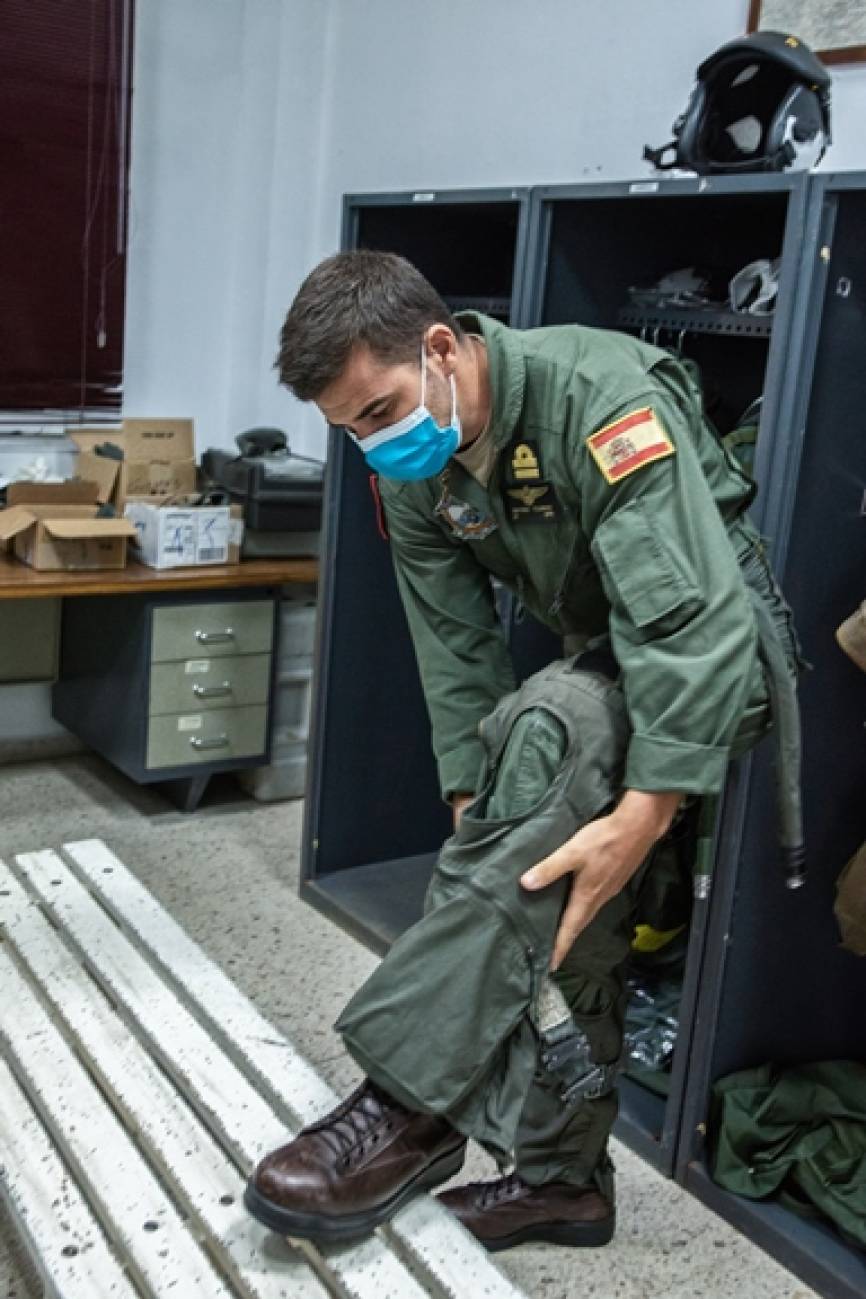 En esta imagen se aprecian bien las botas 330 ST de Belleville. El color marrón es todo un clásico para los pilotos de Harrier, ya sea en España o en USA.