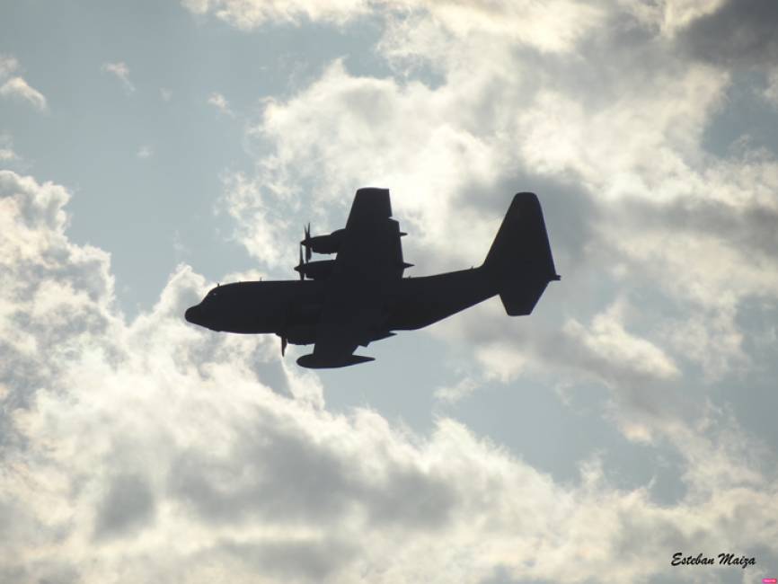 T10-03 próximo a aterrizar en la base aérea de Zaragoza el pasado lunes 21 de diciembre de 2020, durante el acto de despedida del avión.