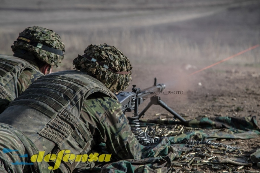 Con una cadencia de tiro de entre 1300/1500 disparos por minuto, la veterana MG 42 continua siendo a día de hoy un importante apoyo de fuego en el campo de batalla.