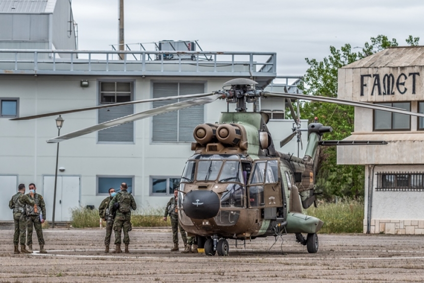 Helicóptero de transporte Super Puma de las FAMET