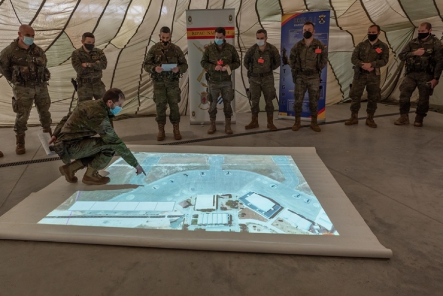 Las maniobras han consistido en una operación de asalto aéreo, liderada por la Brigada “Almogávares” VI de Paracaidistas y con apoyo de las Fuerzas Aeromóviles del Ejército de Tierra (FAMET), el Mando de Operaciones Especiales, el Mando de Tropas de Montaña y el Regimiento de Operaciones de Información nº 1, entre otras unidades.