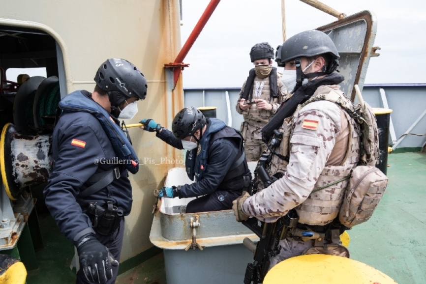 Aunque este tipo de operaciones son siempre el fruto de largas investigaciones, realizar un registro en buques de este tamaño es algo para lo que hay que tener mucha paciencia e intuición.