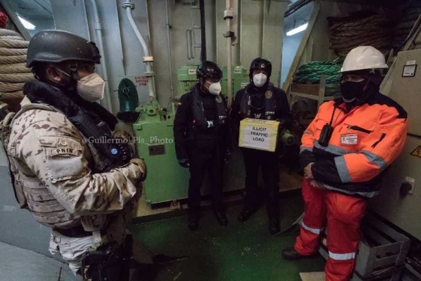 En este supuesto, la tripulación anfitriona no nos lo puso demasiado difícil y el paquete fue encontrado con rapidez. Paquete que desde ese momento queda bajo el estricto control del SVA garantizando en todo momento su guardia y custodia.