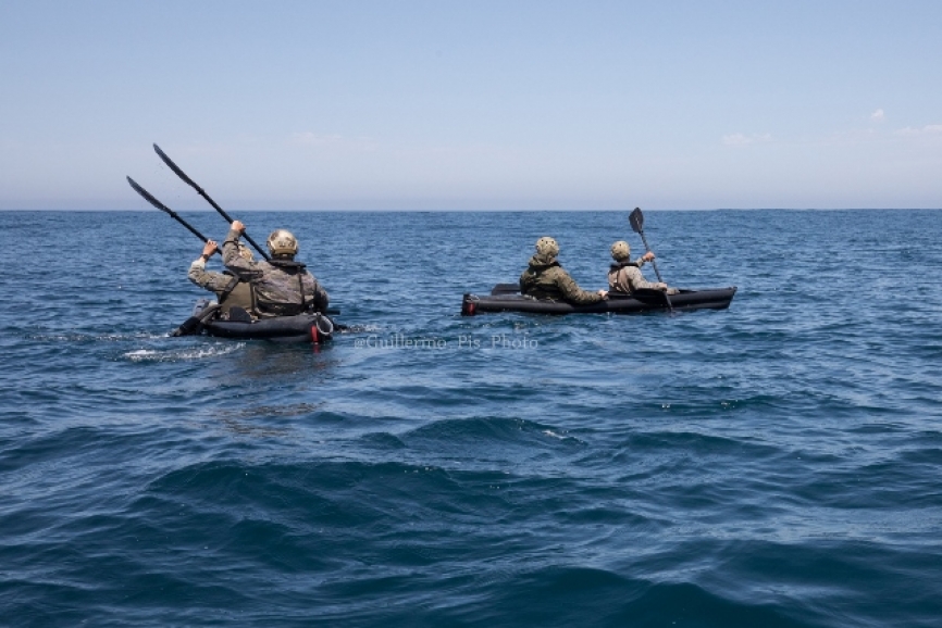 Una maniobra que, aunque a priori pareciera sencilla, es muy compleja. El personal para la ejecución de la misión, ha de tener muy en cuenta el equipamiento elegido y el estado de la mar.