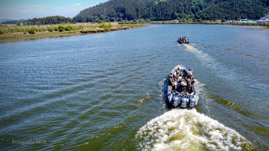 Tanto las navegaciones en aguas abiertas como en interior (igual que en esta ocasión en la Ría de Cubas), van precedidas por un estudio previo de las mareas.