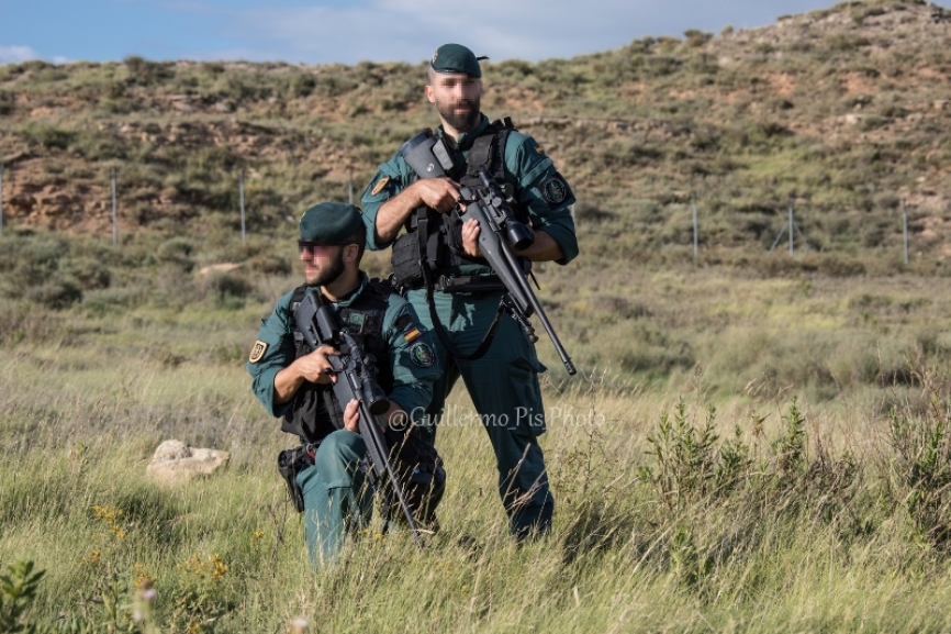 La participación directa en la mayor parte de las operaciones y en la detención de los comandos desarticulados de ETA, así como una importante cantidad de operaciones contra el narcotráfico y el crimen organizado, son una muestra de la importancia de este grupo dentro del organigrama de nuestras FFCCSE. Me gustaría despedir esta galería rindiendo un afectuoso homenaje al Tte Col. Jesus Gayoso Rey (Jefe del GAR desde 2014- hasta su fallecimiento) que nos dejó el 27 de Marzo de 2020 a causa de la COVID 19. (Fotos y texto: Guillermo_Pis_PHOTO)