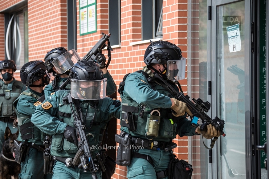Continuamos nuestro repaso por las unidades más emblemáticas de nuestras FFCCSE, que en esta ocasión nos lleva hasta Logroño, a la Unidad de Acción Rural de la Guardia Civil (compuesta por el Centro de Adiestramientos Especiales y el Grupo de Acción Rápida).