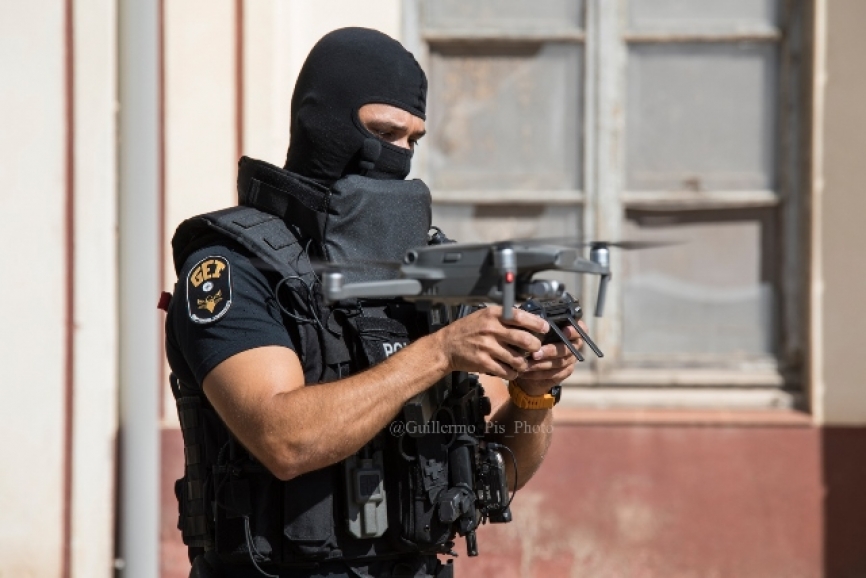 El GEI fue creado en 1984 y en sus primeros pasos contó con la colaboración y asesoramiento del Spezialeinsatzkommandos (SEK) (Comandos de intervenciones especiales pertenecientes a la Policía alemana) y posteriormente asesorados también por el GEO de la Policía Nacional.