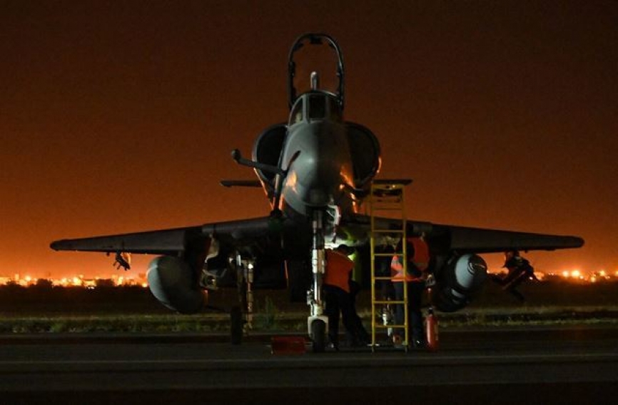 Los A-4AR de la V Brigada Aerea volaron extensamente , aqui en operacion nocturna