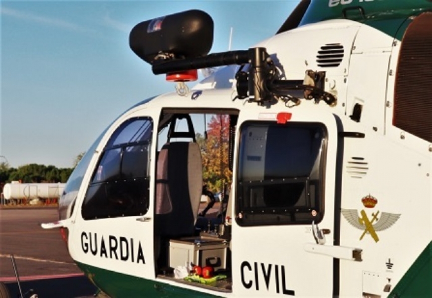 Los H135 se pueden equipar con una grúa, altamente eficaz en tareas como los rescates en montaña.