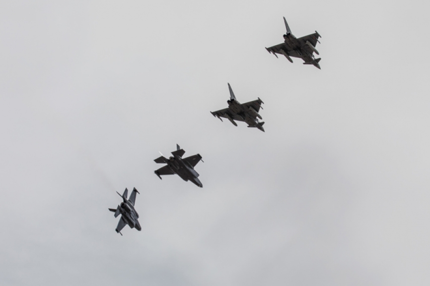 En estos cursos, uno de los objetivos es lograr la interoperatividad con aviones de quinta generación.