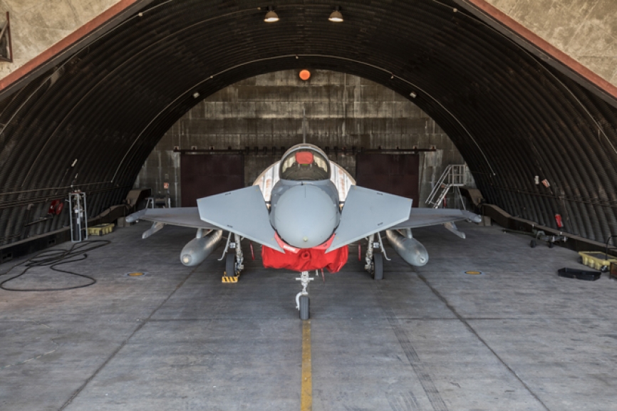 16 son los Eurofighter que conforman el 142 escuadrón del ALA 14