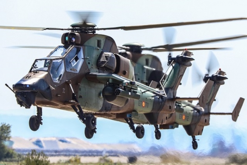 Dos Airbus Helicopters “Tigre” despegando de las base aérea de Zaragoza.
