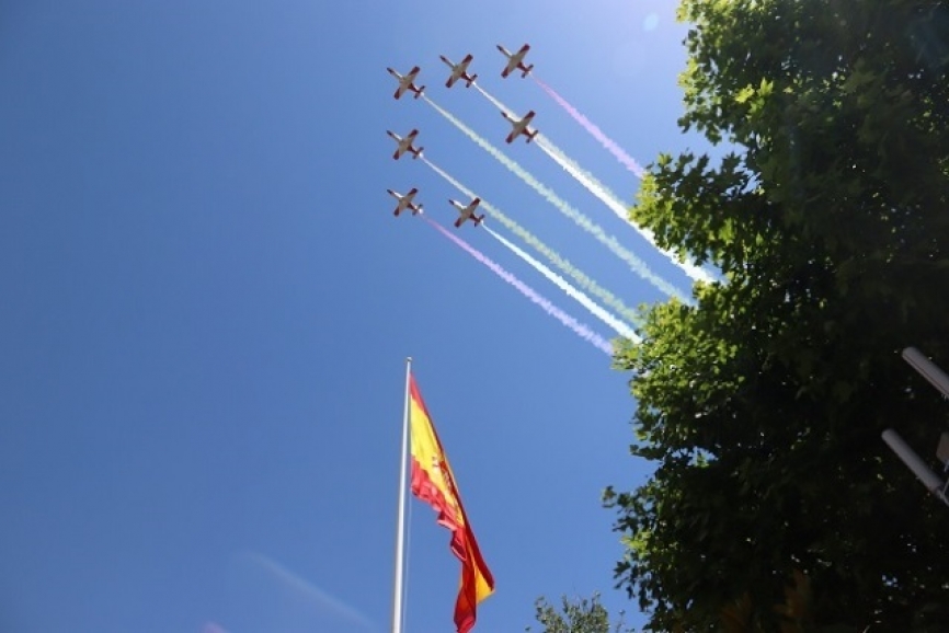 La patrulla “Águila”, como de costumbre, cerró la parada aérea. (foto Julio Maíz)