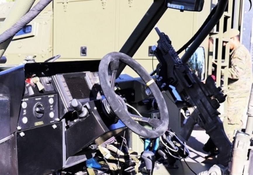 Detalle del puesto de conducción del “Neton” Mk2, al fondo se ve la ametralladora MG4