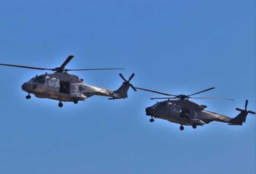 Llegada, tras una misión del APROC 2022, de dos NH90, el delante es de la “Marine Nationale” francesa y es seguido por uno del Ejército del Aire. (Julio Maíz/defensa.com)