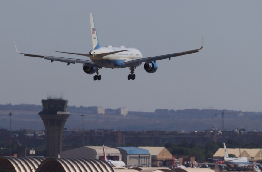 Un C-32 (basado en el Boeing 757) de la Fuerza Aérea de Estados Unidos en fase final de aterrizaje en Torrejón.