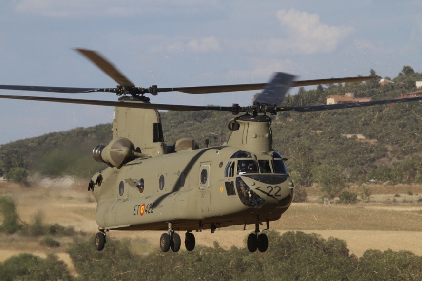 Las FAMET están en pleno proceso de modernización, siendo el paradigma el Boeing CH-47F (Julio Maíz Sanz)