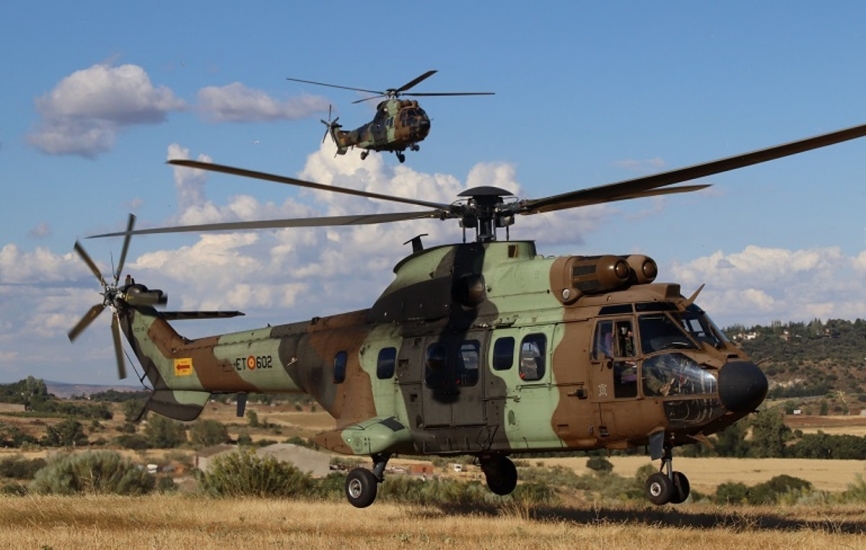 Los dos Airbus Helicopters AS532 "Cougar" que participaron en el desfile del día de la Aviación del Ejército de Tierra. (Julio Maíz Sanz)