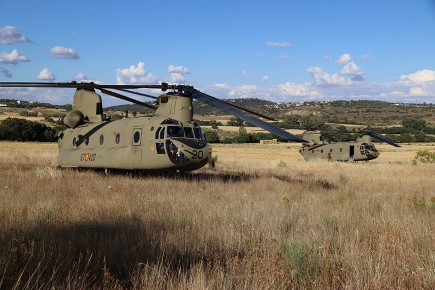 Dos de los nuevos CH-47F del Batallón de Helicópteros de Transporte nº V (BHELTRA V). (Julio Maíz Sanz)