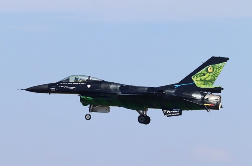 El cazabombardero “demo” F-16 AM del Componente Aéreo de las Fuerzas Armadas de Bélgica.