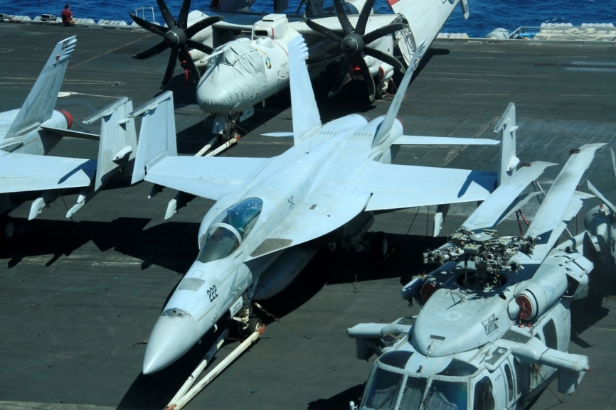 Uno de los Boeing F/A-18E “Súper Hornet” embarcados en el USS “Harry S. Truman”.