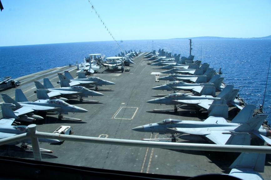 Vista de la parte delantera de la cubierta de vuelo del USS “Harry S. Truman”.