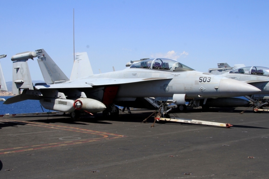 Uno de los espectaculares Boeing EA-18G “Growler” del Escuadrón de Guerra Electrónica 137.