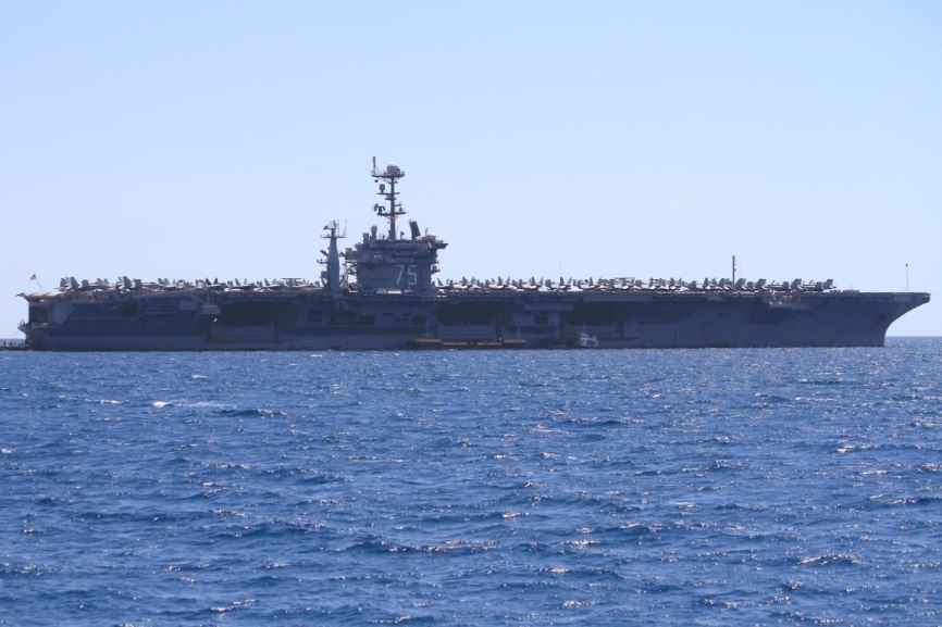 El USS “Harry S. Truman” desplaza 103.900 toneladas y mide 332,8 metros de eslora (largo).