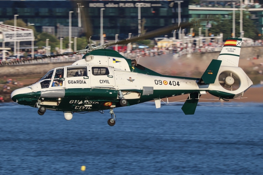 Un Airbus Helicopters AS365 N3 “Dauphin” de la Guardia Civil realizó una espectacular exhibición.