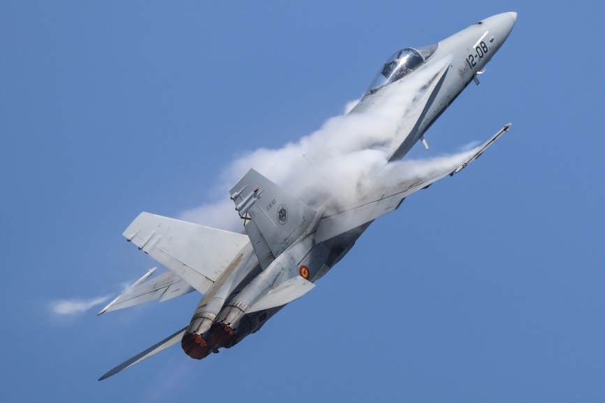 Momento de la demostración del EF-18M del Ala 12.