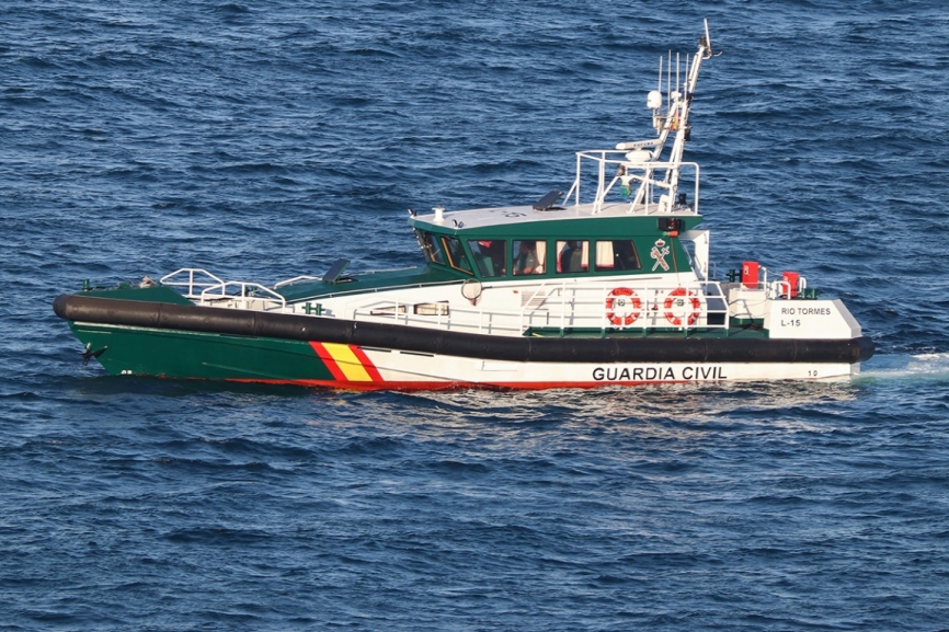 El Servicio Marítimo de la Guardia Civil con su patrullera “Río Tormes” vigiló desde el mar la seguridad del festival.