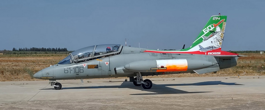 Uno de los MB-339 con colas especialmente decoradas, una práctica muy habitual del 61º Stormo.