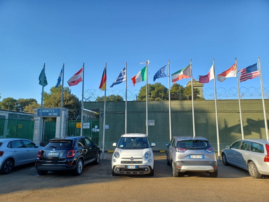 Actualmente, en la IFTS cuenta con varios instructores extranjeros (Argentina y Estados Unidos), y alumnos de Alemania, Austria, Arabia Saudita, Catar, Grecia, Kuwait y Singapur, sin olvidar el anfitrión, Italia.