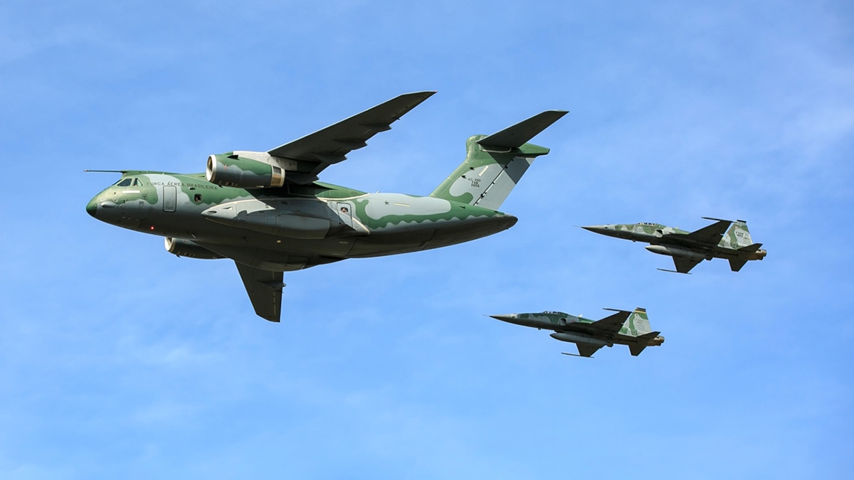 KC-390 en reabastecimiento en vuelo en la Fuerza Area de Brasil.