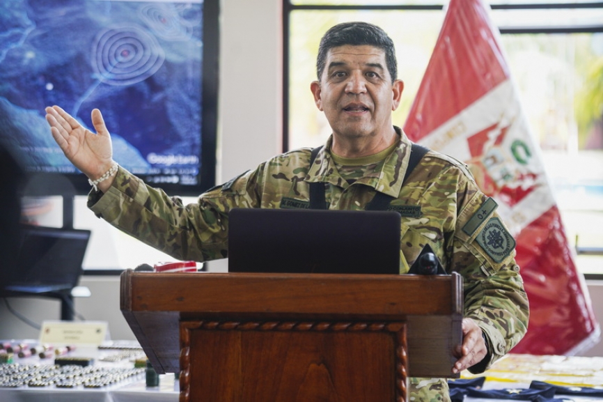 General de Ejército Manuel Gómez de la Torre, Jefe del Comando Conjunto de las Fuerzas Armadas dando cuenta de la Operación “Patriota” en la sede del Comando Especial del VRAEM en Pichari.