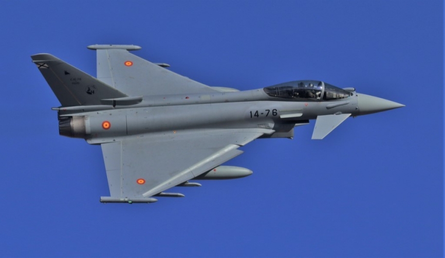 Uno de los aviones de combate Eurofighter despegando desde Torrejón. (Julio Maíz)