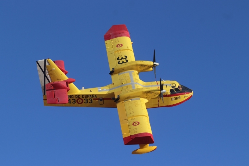 Un apagafuegos Bombardier CL-415. (Julio Maíz)