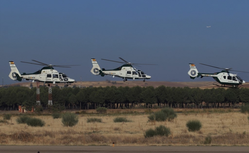 Por parte de la Guardia Civil participaron tres de su Airbus Helicopters (en la imagen) y un avión CN235. (Julio Maíz)