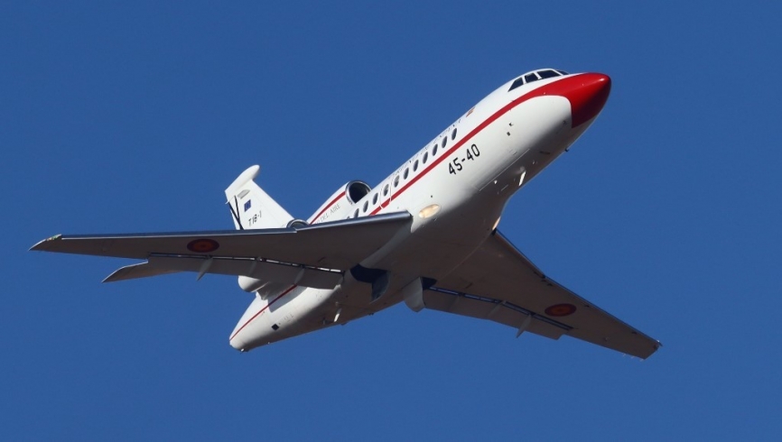 Aunque sin Sanchez a bordo, también participó en el desfile uno de los Falcon 900. (Julio Maíz)