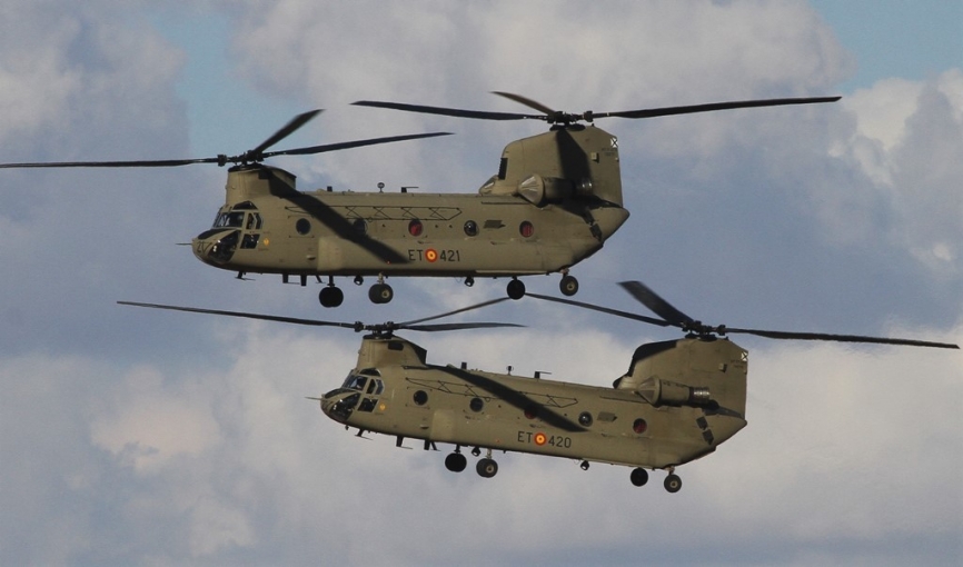 La otra gran novedad del desfile aéreo fueron los helicópteros CH-47F de la Aviación del Ejército de Tierra. (Julio Maíz)