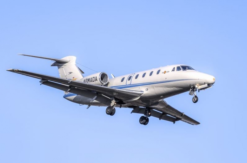 El único avión Cessna 650 “Citation” VII de la Armada a punto de aterrizar.