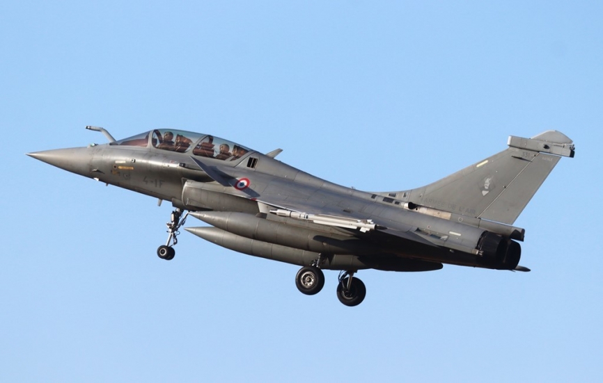 El Ejército del Aire y del Espacio francés participó con varios de sus Dassault “Rafale” biplazas.