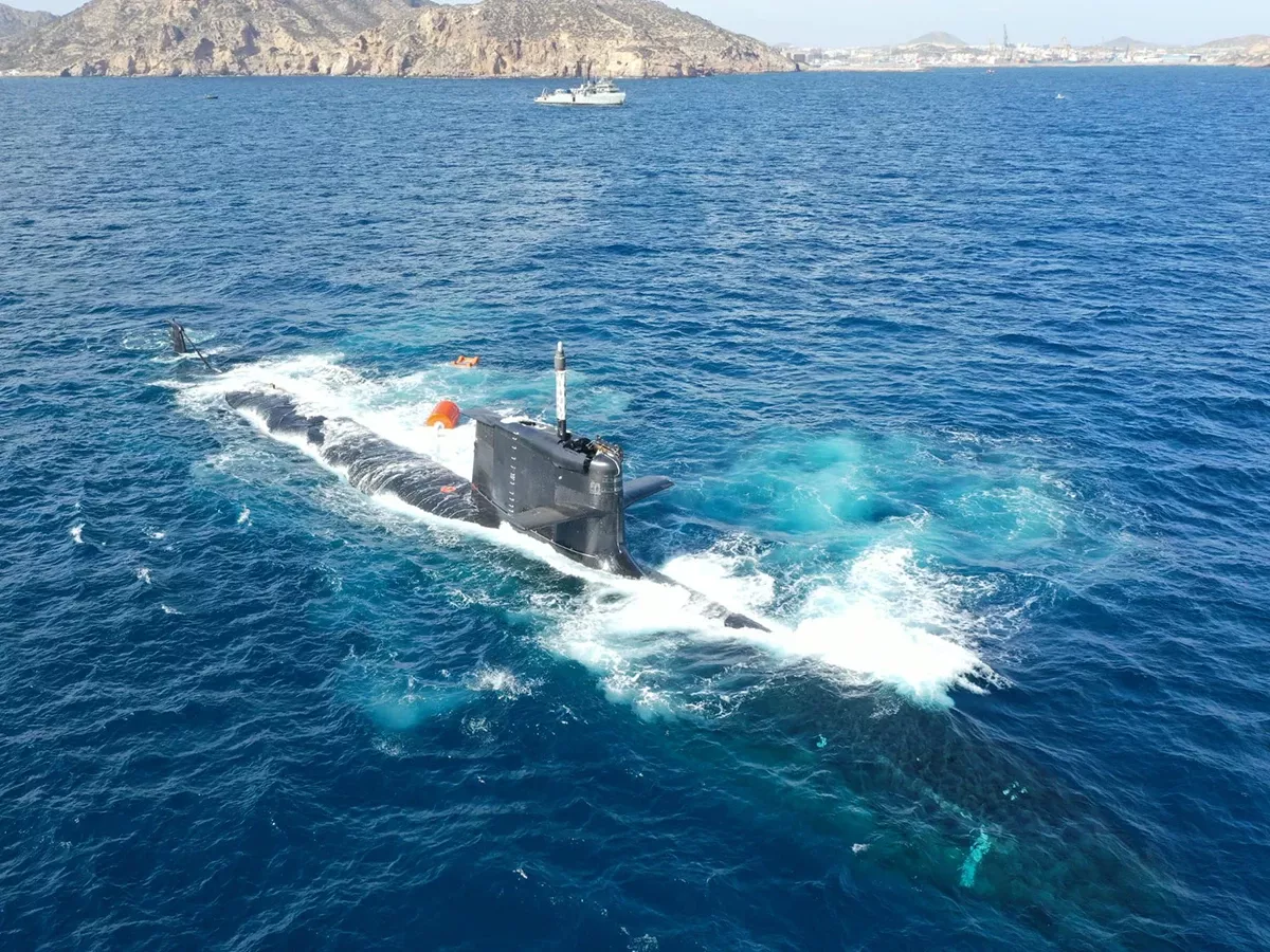 Foto: La primera inmersin esttica del submarino S-81. Foto: Navantia